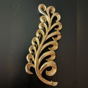 Vintage Monet Gold-Tone Feather,Plume Brooch